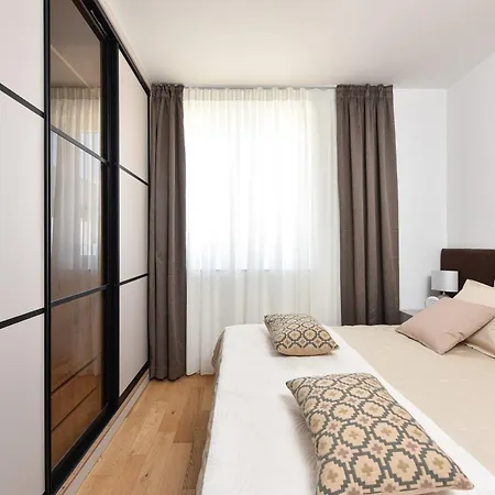 Alta Oliva 2 With Private Parking Zadar