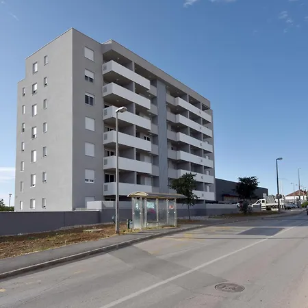 Alta Oliva 2 With Private Parking Zadar