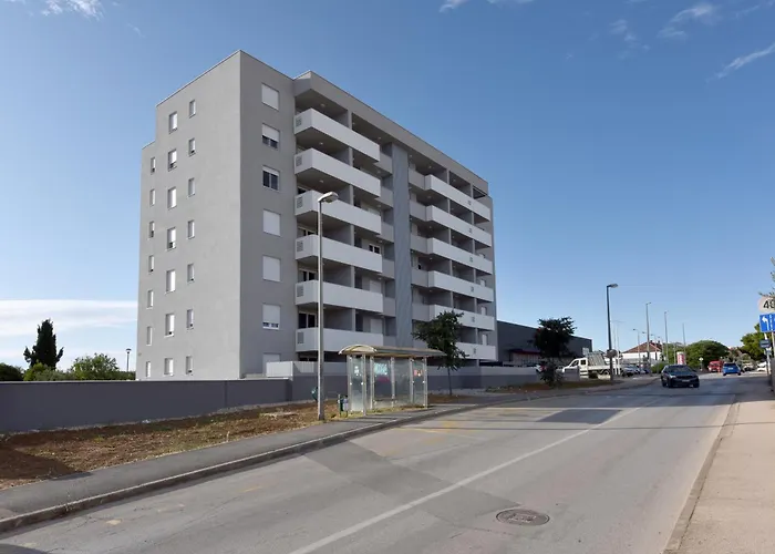 Alta Oliva 2 With Private Parking Zadar